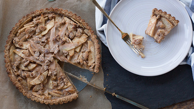 DIY Thanksgiving Pie: Apple Pear Cardamom