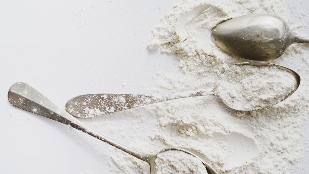 WHAT’S THE SCOOP ON PROTEIN POWDER?